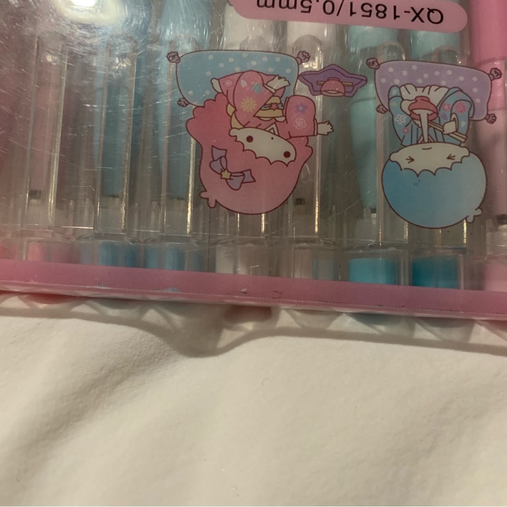 Set of 12 Sanrio Black Ink Pens in a Plastic Carrying Case - Picture 11 of 14